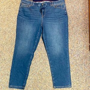 Tommy Hilfiger 20 W jeans. Slimming fit. Light blue denim.